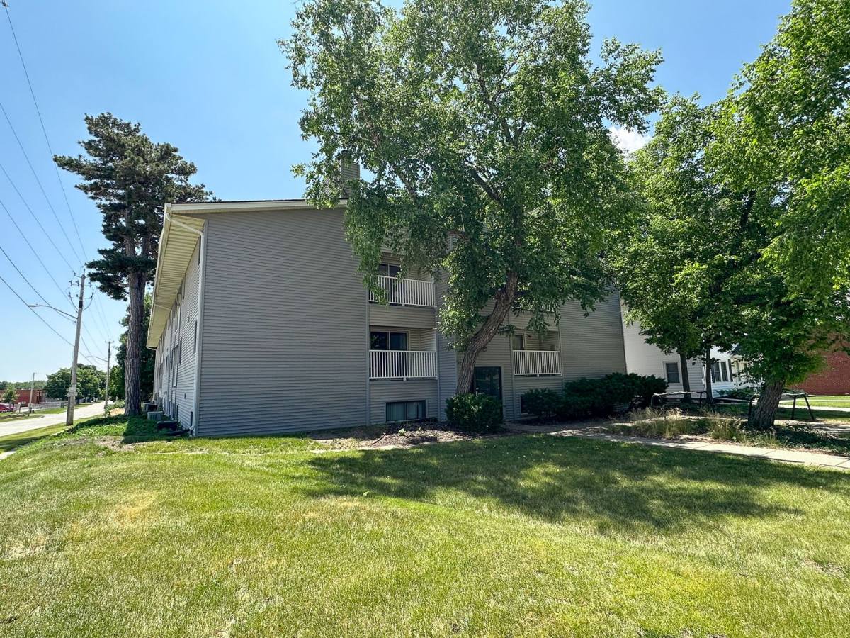 Apartment for rent at 1006 Lincoln Way, Ames, IA 50010