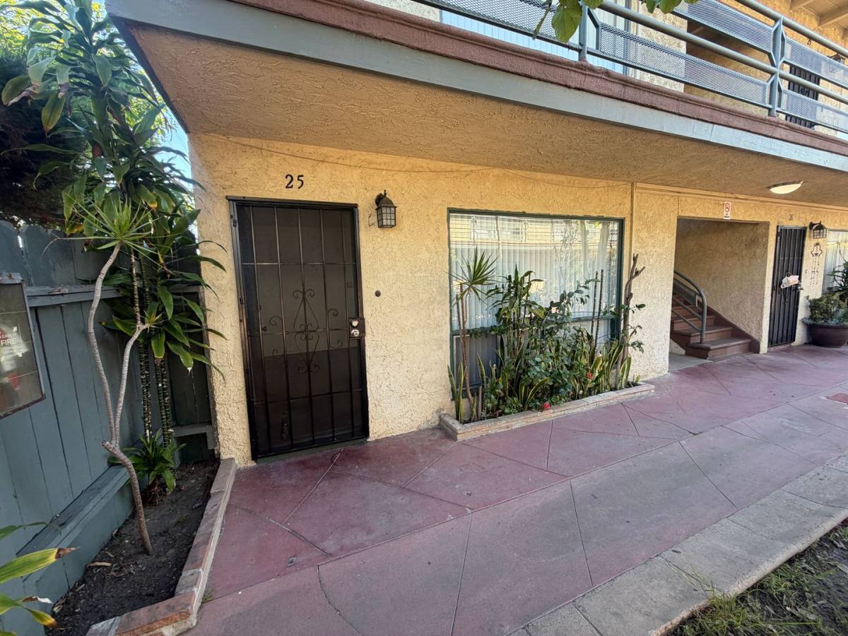 Apartment for rent at 1518-40 E Artesia Blvd, Long Beach, CA 90805