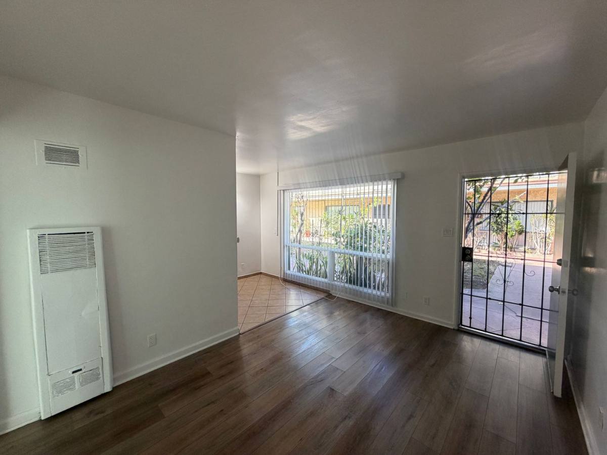 Apartment for rent at 1518-40 E Artesia Blvd, Long Beach, CA 90805