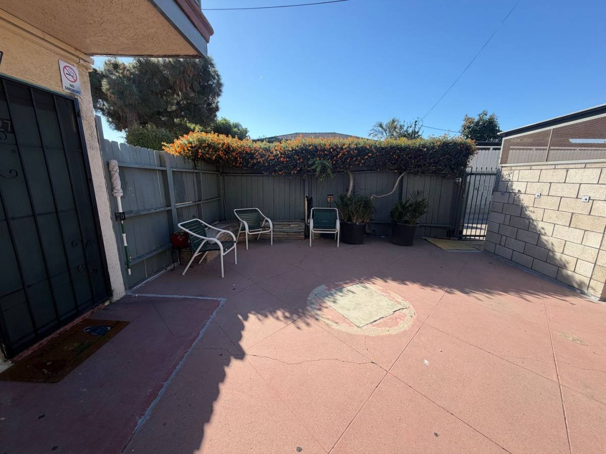 Apartment for rent at 1518-40 E Artesia Blvd, Long Beach, CA 90805
