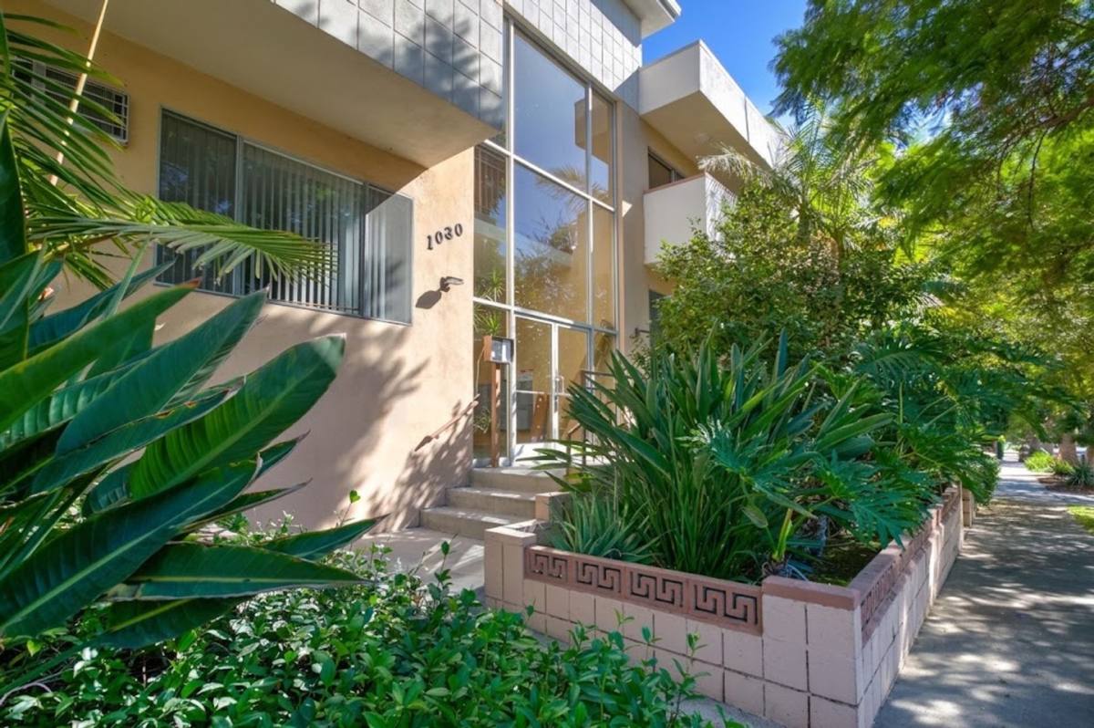 Apartment for rent at 1030 N Harper Ave, Los Angeles, CA 90046