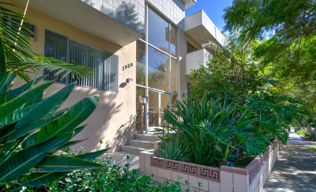 Apartment for rent at 1030 N Harper Ave, Los Angeles, CA 90046