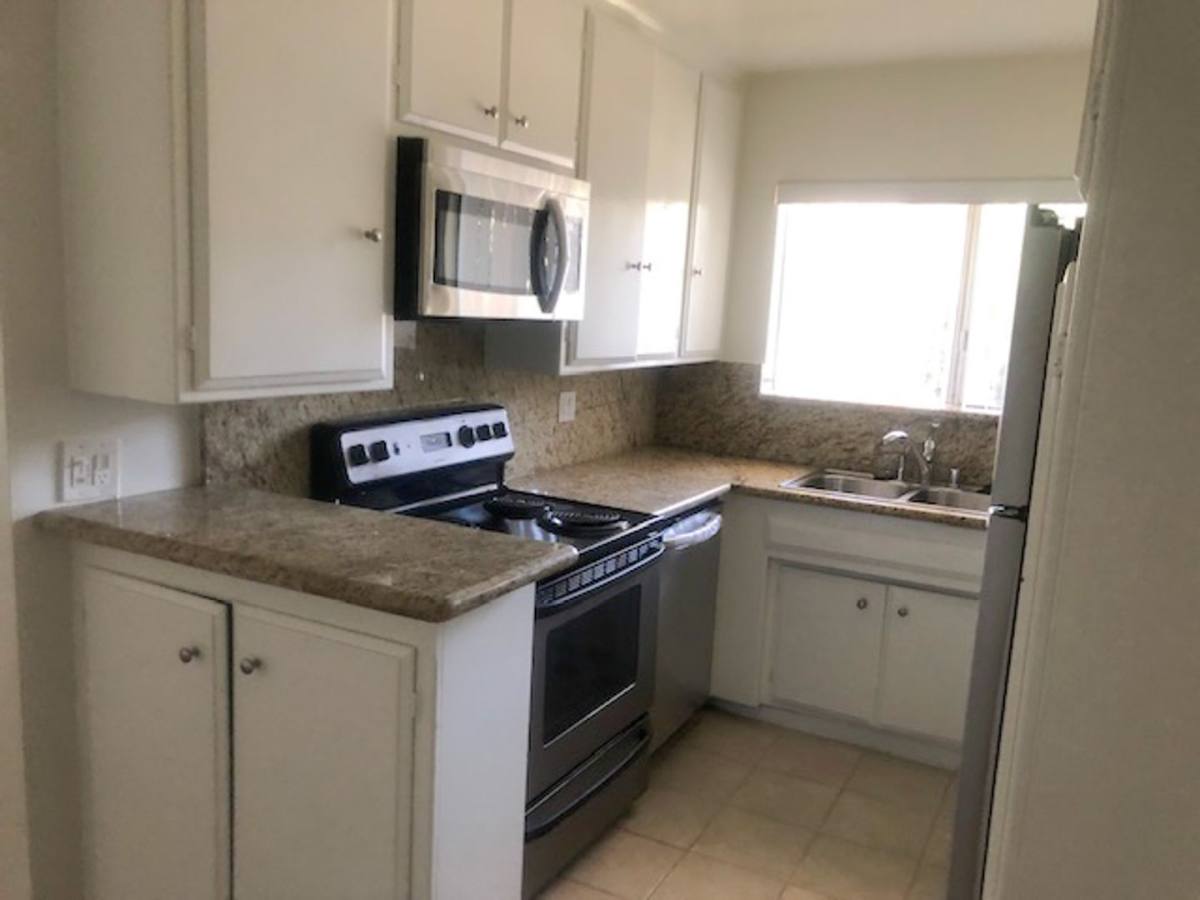 Apartment for rent at 1030 N Harper Ave, Los Angeles, CA 90046