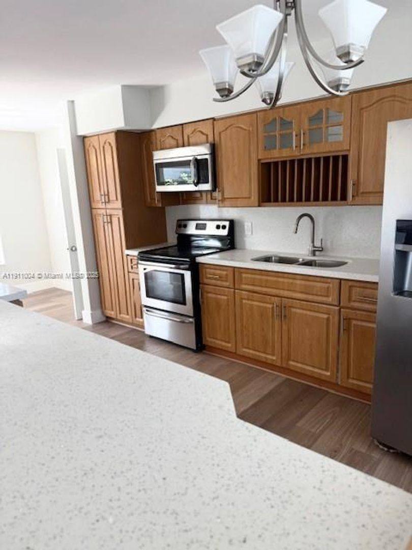 House for rent at 640 SW 11th Ave, Hallandale, FL 33009