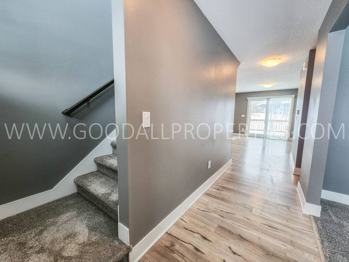 House for rent at 1306 Green Hills Dr, Norwalk, IA 50211