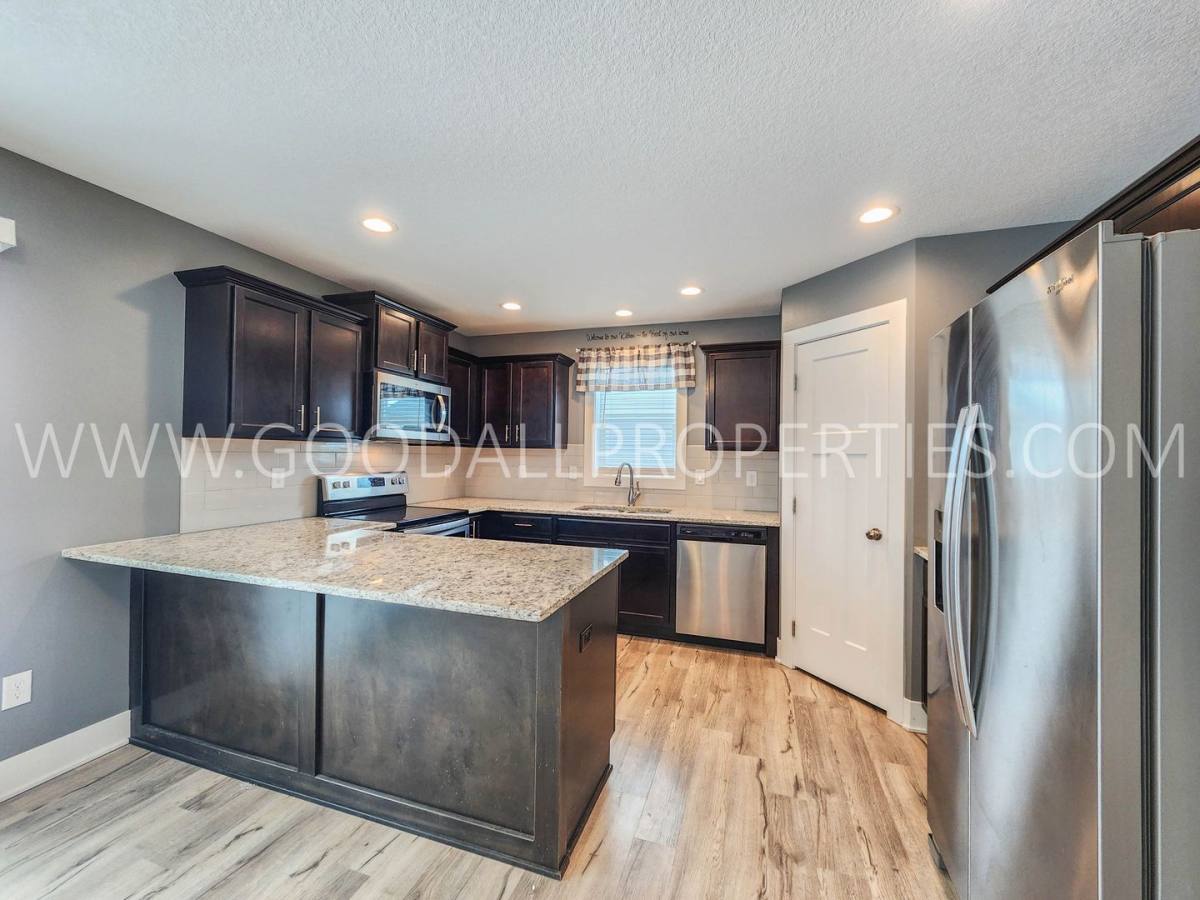 House for rent at 1306 Green Hills Dr, Norwalk, IA 50211