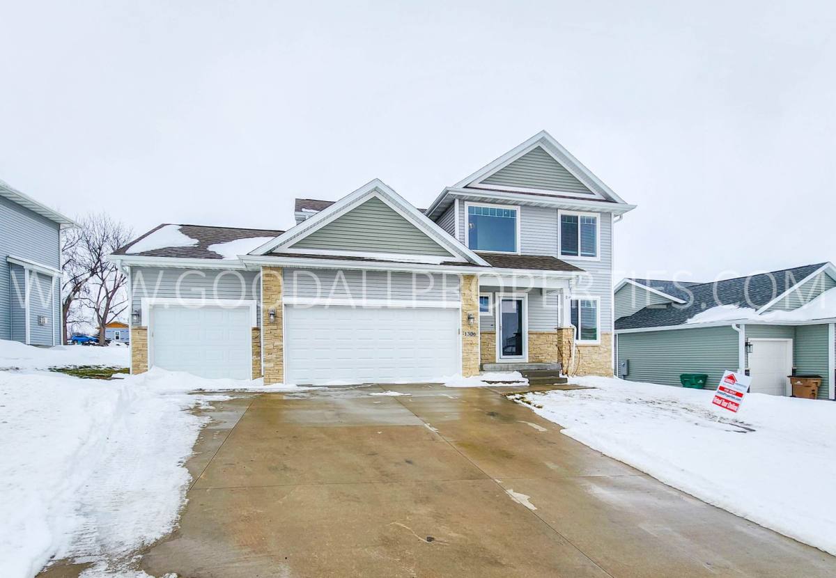 House for rent at 1306 Green Hills Dr, Norwalk, IA 50211