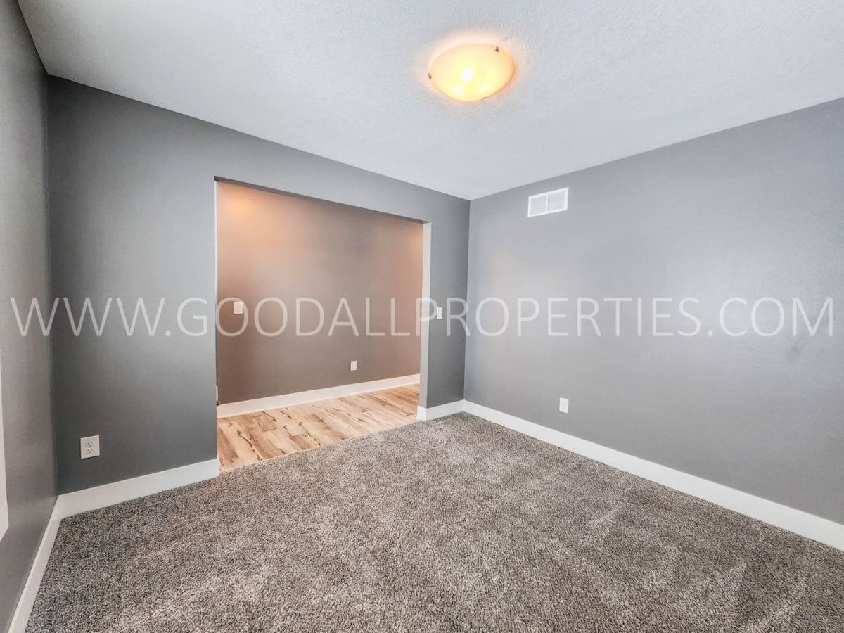 House for rent at 1306 Green Hills Dr, Norwalk, IA 50211