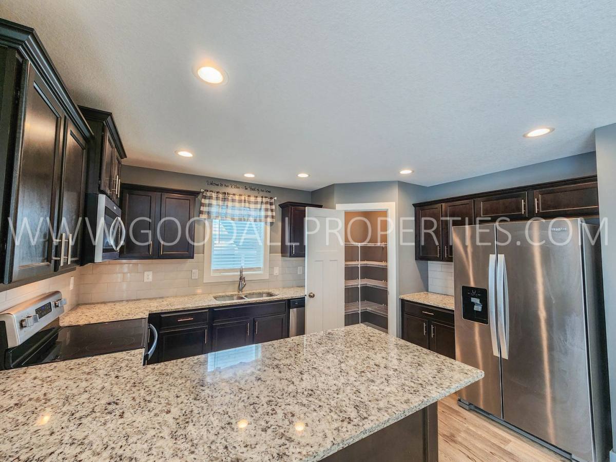 House for rent at 1306 Green Hills Dr, Norwalk, IA 50211