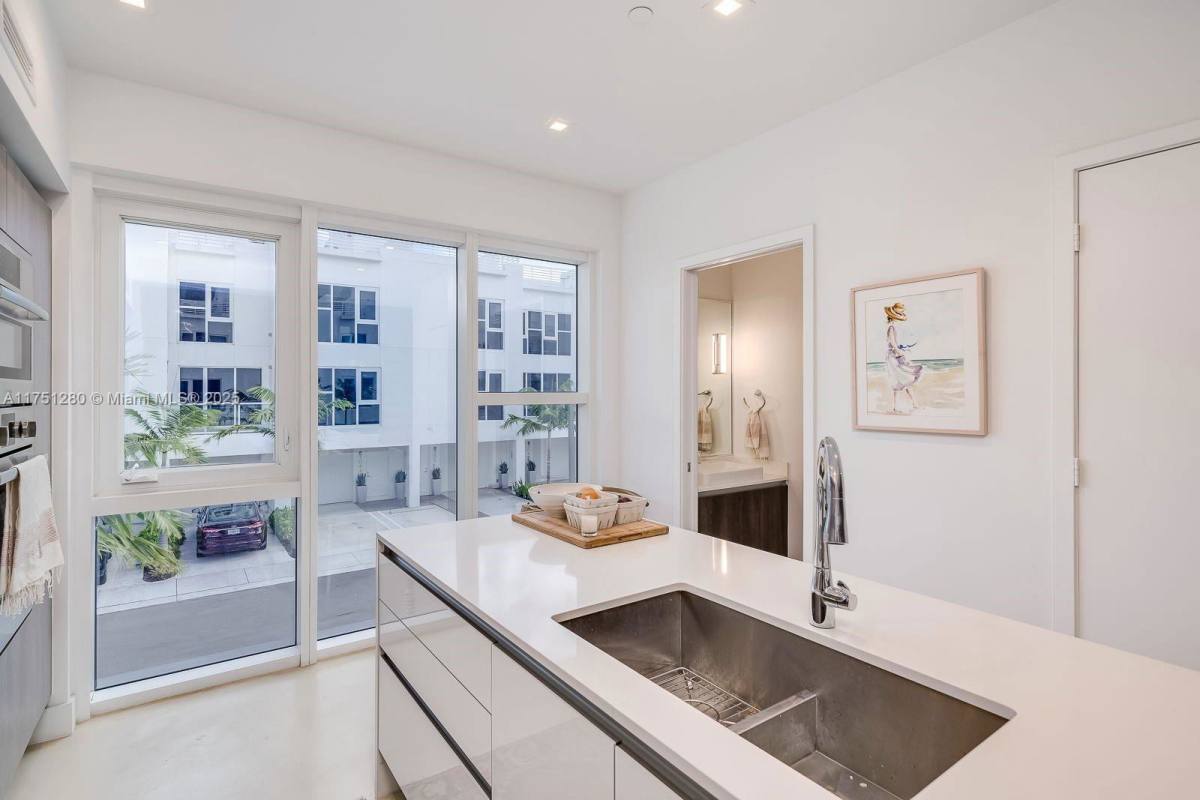 Townhouse for rent at 455 NE 39th St #204, Miami, FL 33137