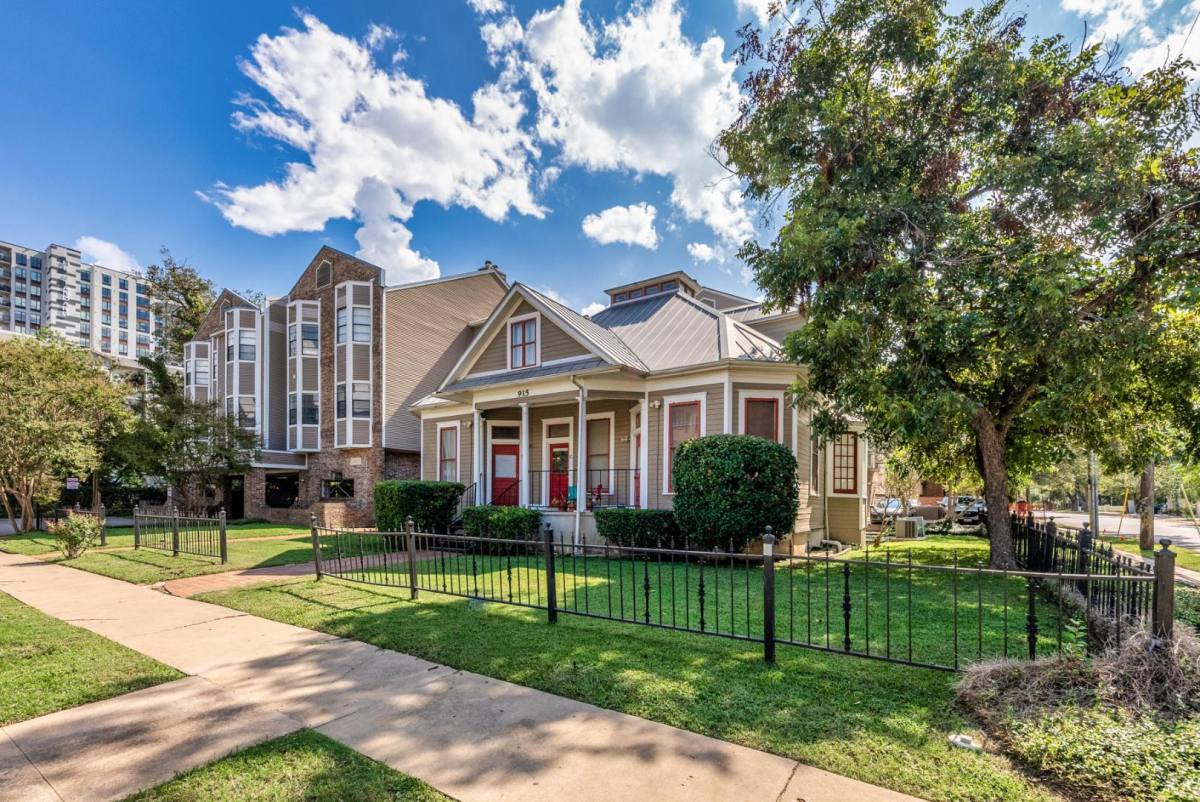 Condo for rent at 915 W 23rd St #212, Austin, TX 78705