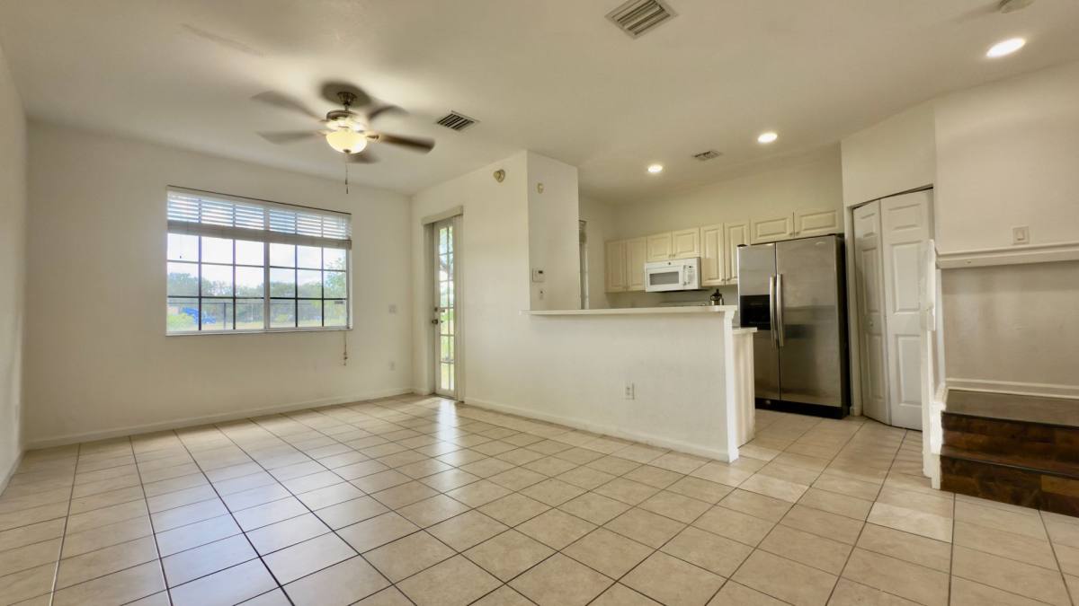Townhouse for rent at 1109 Lucaya Dr, West Palm Beach, FL 33404