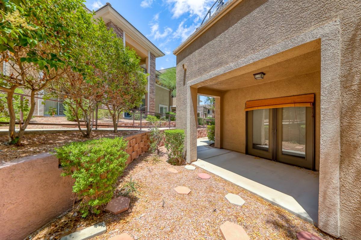 Townhouse for rent at 673 Peachy Canyon Circle, Las Vegas, NV 89144