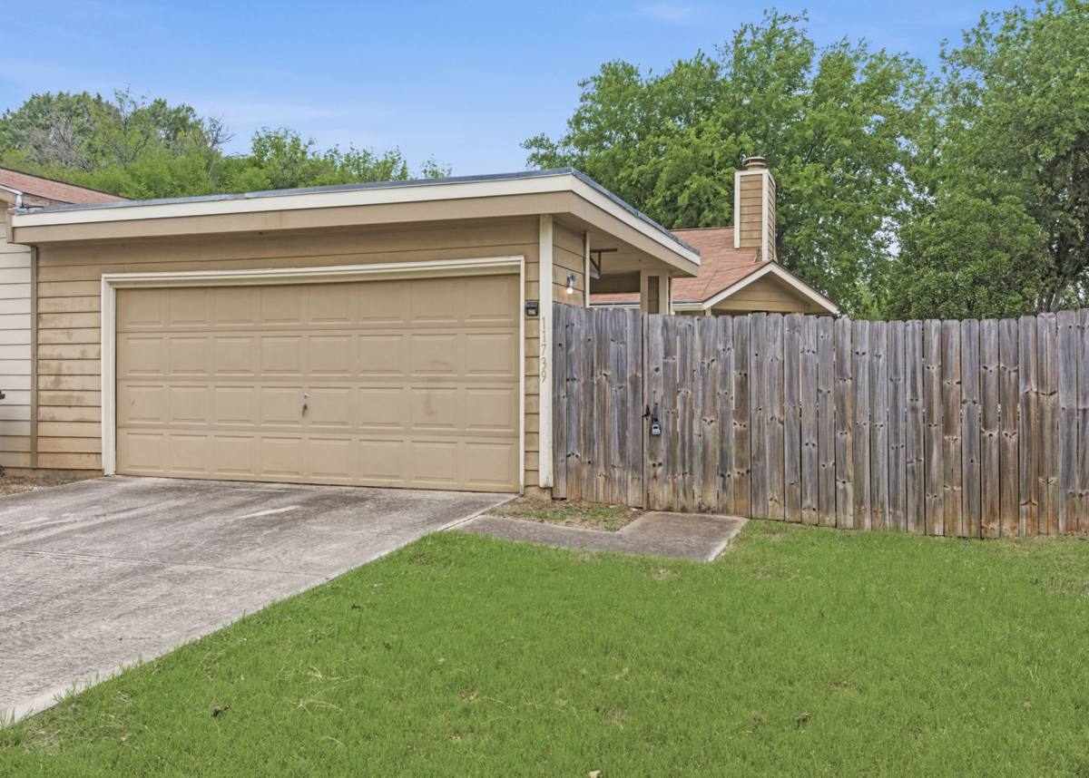 Townhouse for rent at 11739 Spring Club, San Antonio, TX 78249