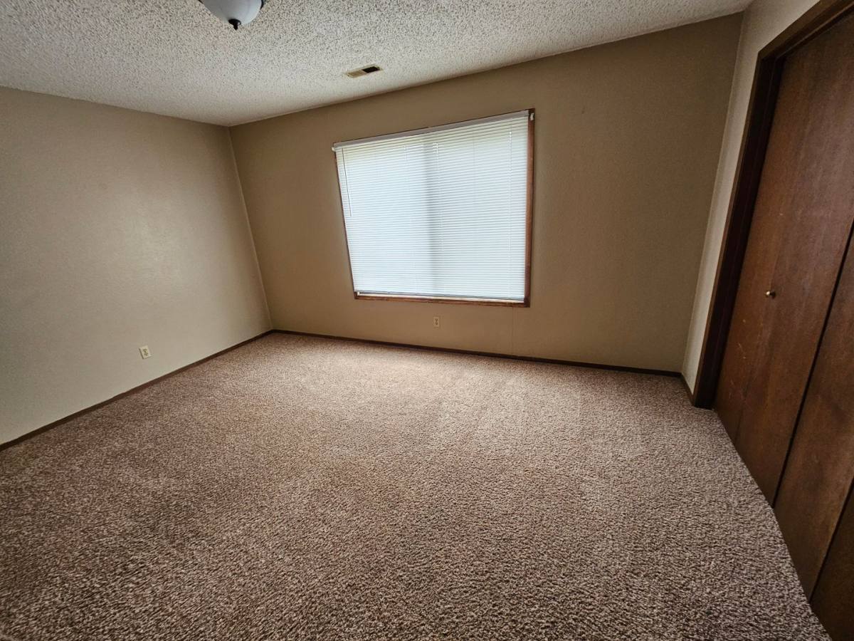 Apartment for rent at 3621 Sager Ave, Waterloo, IA 50701