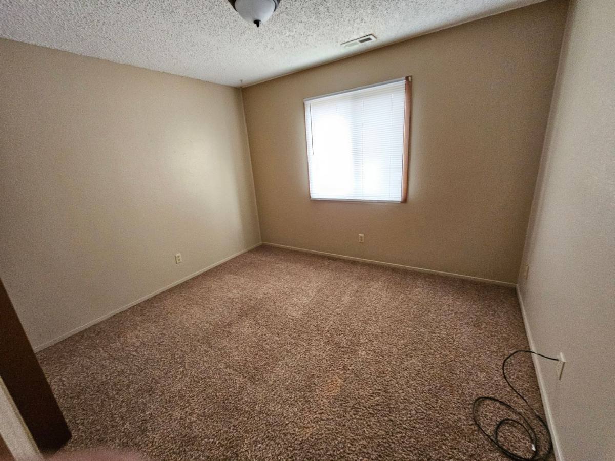Apartment for rent at 3621 Sager Ave, Waterloo, IA 50701
