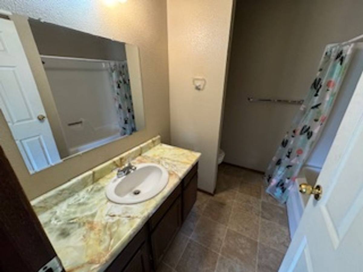 Apartment for rent at 3621 Sager Ave, Waterloo, IA 50701
