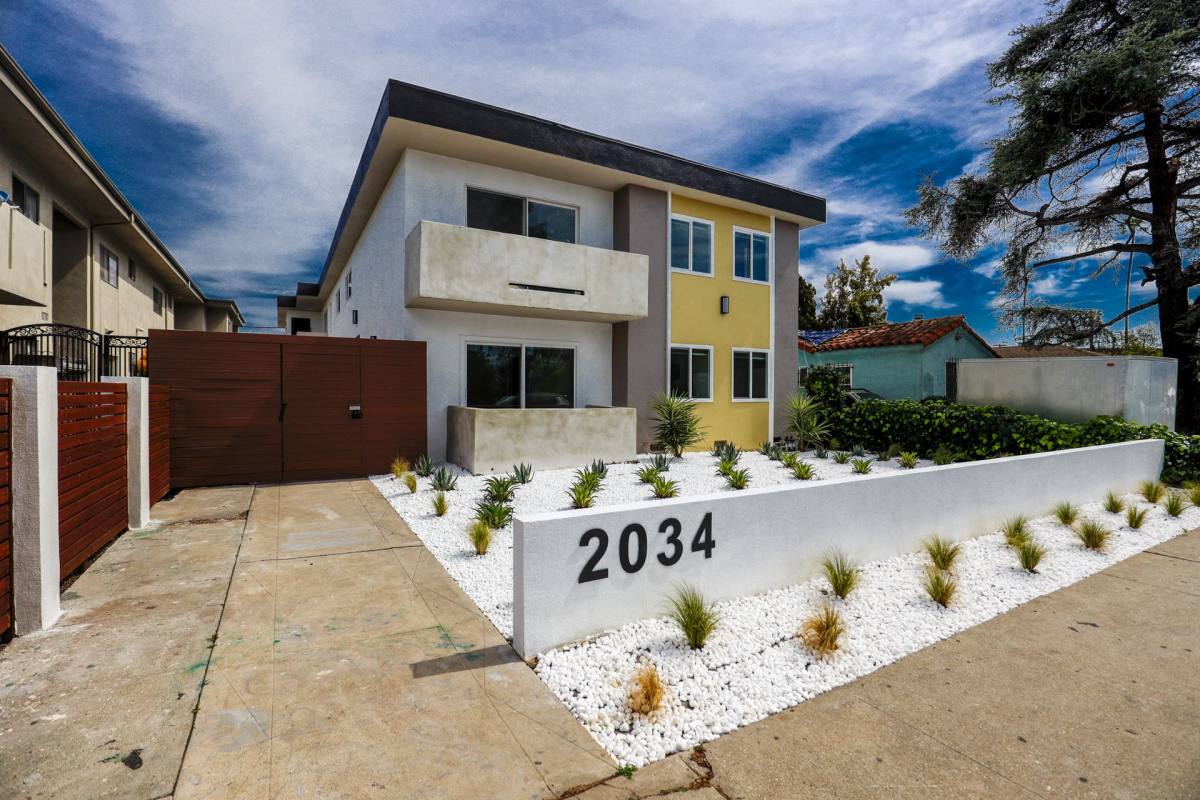 Apartment for rent at 2034 S Garth Ave, Los Angeles, CA 90034