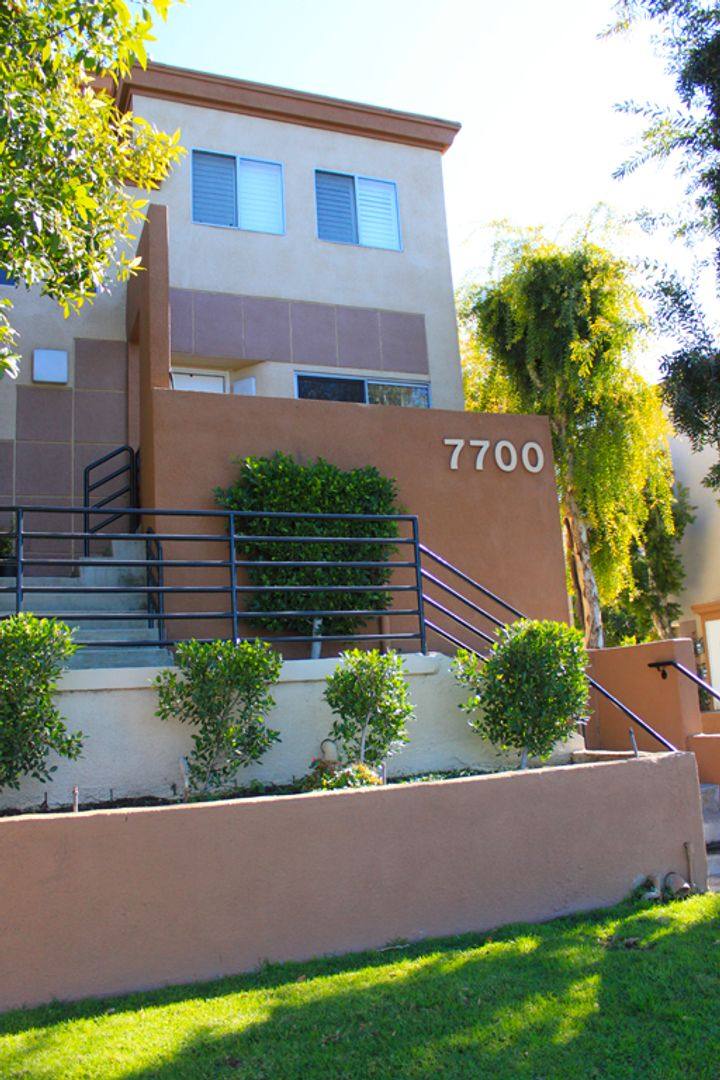 Townhouse for rent at 7700 Topanga Canyon Blvd, Canoga Park, CA 91304