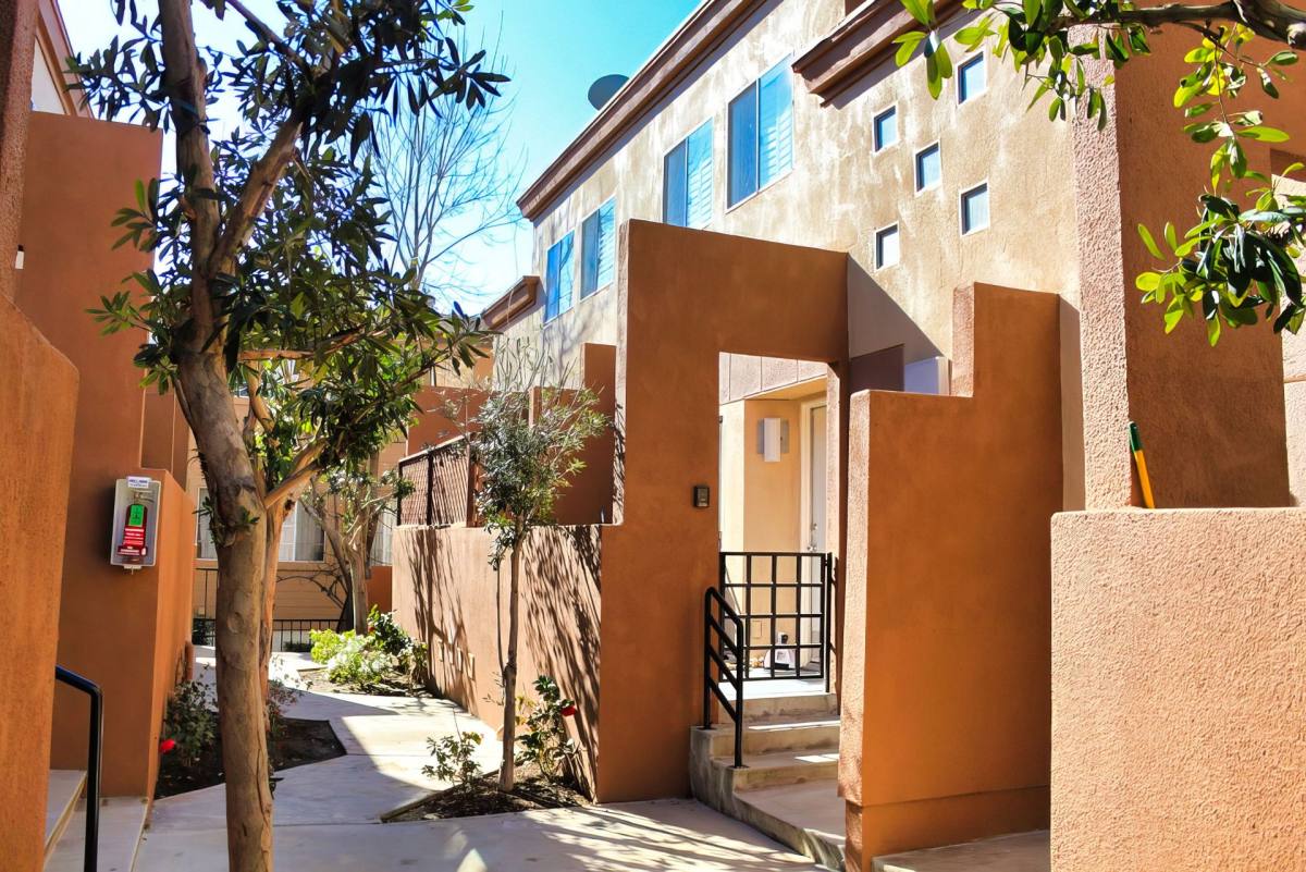 Townhouse for rent at 7700 Topanga Canyon Blvd, Canoga Park, CA 91304