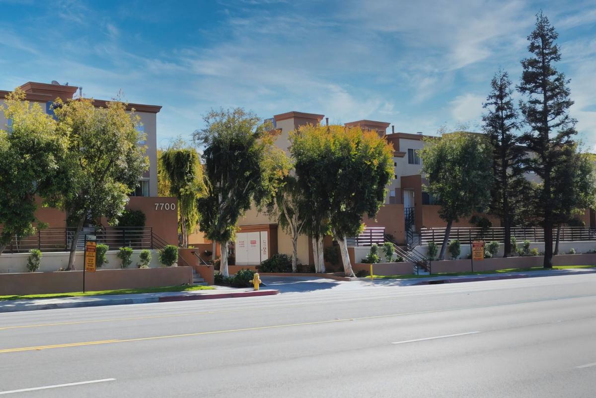 Townhouse for rent at 7700 Topanga Canyon Blvd, Canoga Park, CA 91304