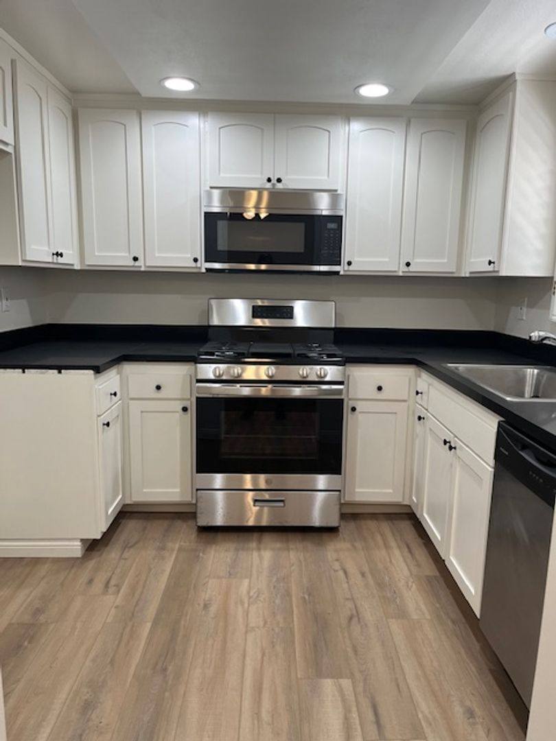 Townhouse for rent at 7700 Topanga Canyon Blvd, Canoga Park, CA 91304