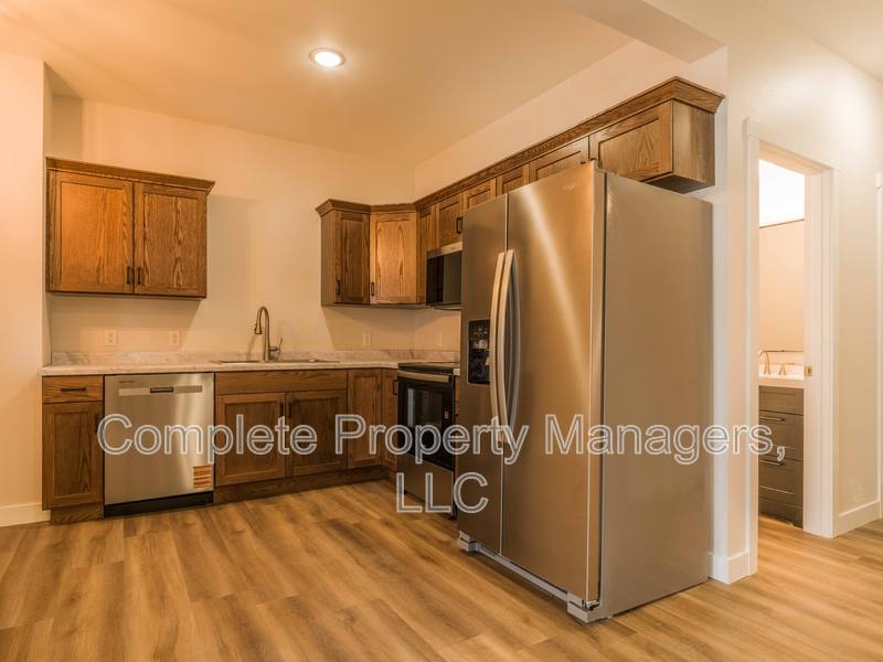 Apartment for rent at 821 Jefferson Ave #2, Albert Lea, MN 56007