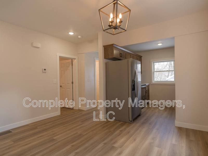 Apartment for rent at 821 Jefferson Ave #3, Albert Lea, MN 56007