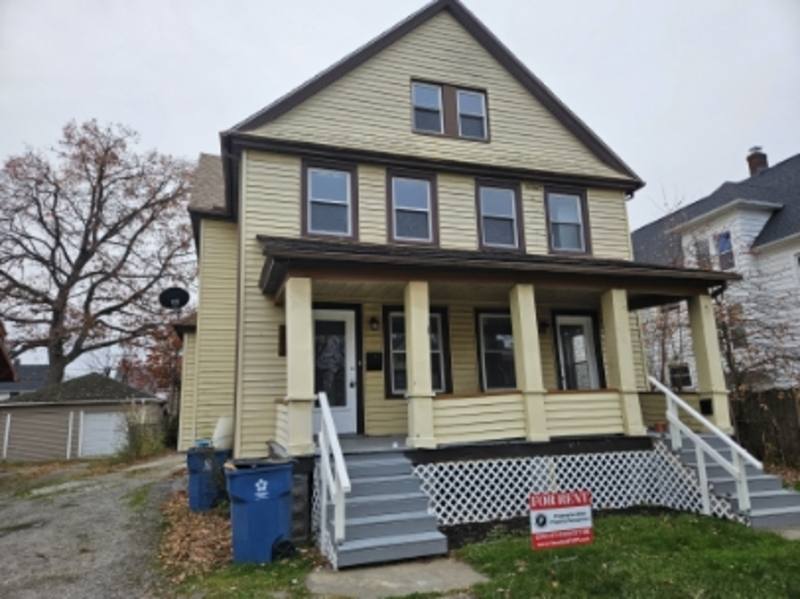 Apartment for rent at 1850 E 32nd St #RIGHT, Lorain, OH 44055