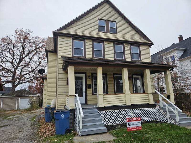 Apartment for rent at 1852 E 32nd St #LEFT, Lorain, OH 44055