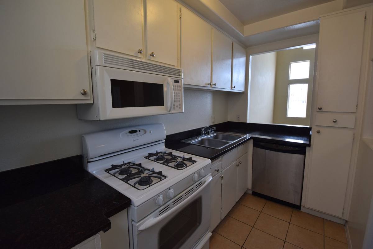 Townhouse for rent at 425 Alvarado St, Los Angeles, CA 90026