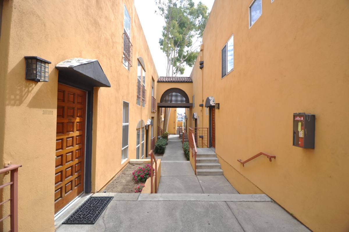 Townhouse for rent at 425 Alvarado St, Los Angeles, CA 90026