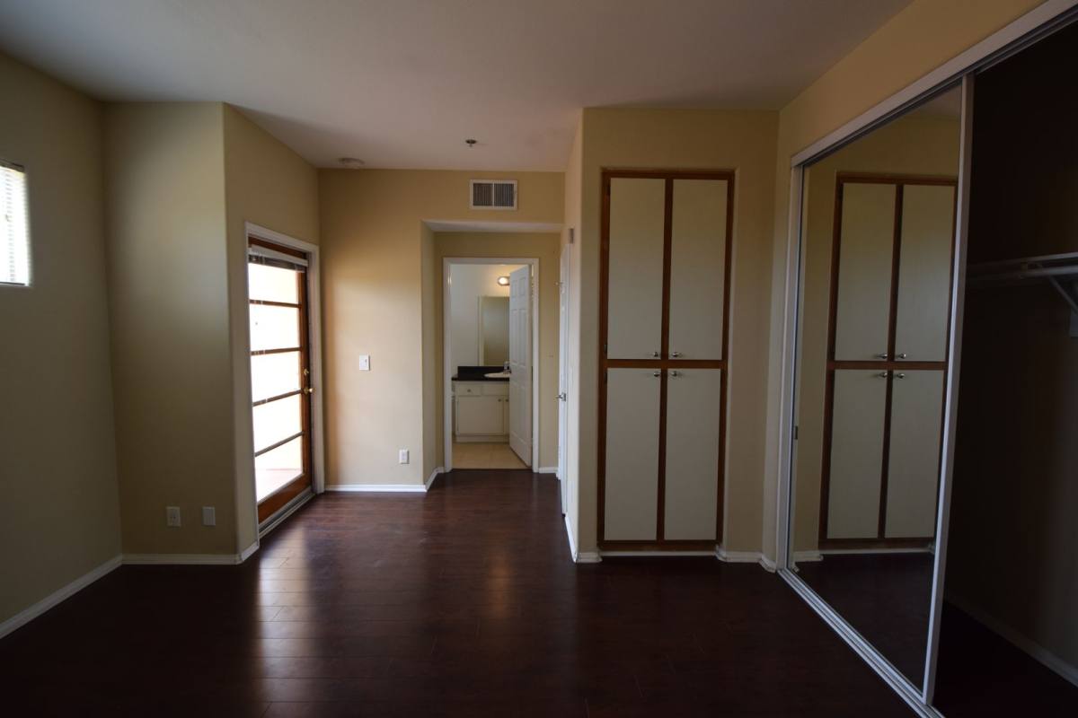 Townhouse for rent at 425 Alvarado St, Los Angeles, CA 90026