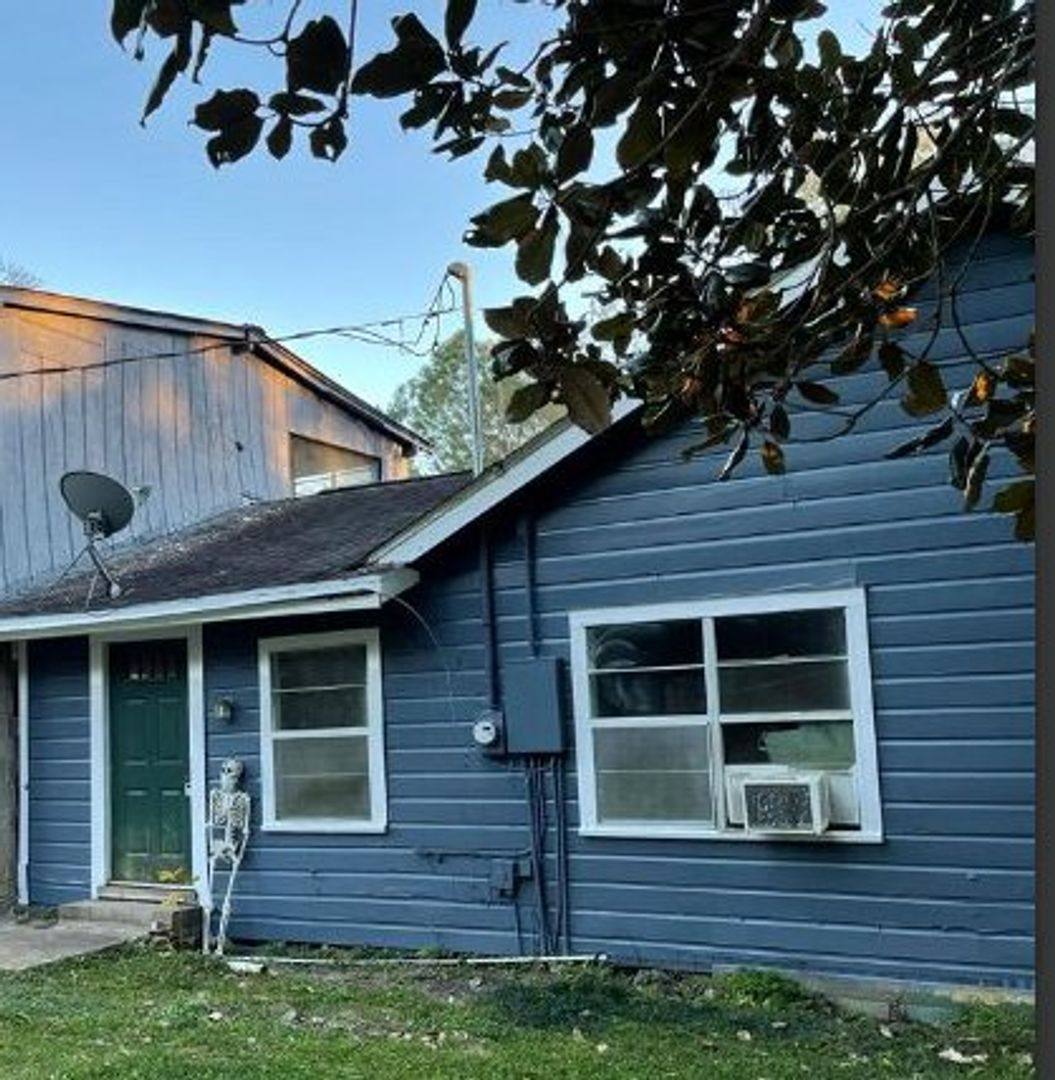 Apartment for rent at 6786 Ben D Smith, Silsbee, TX 77656