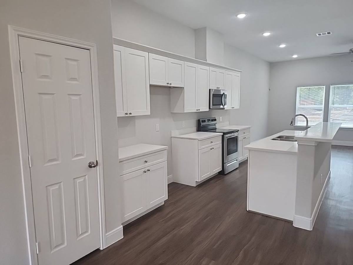 Apartment for rent at 832 Elkhart St, Houston, TX 77091