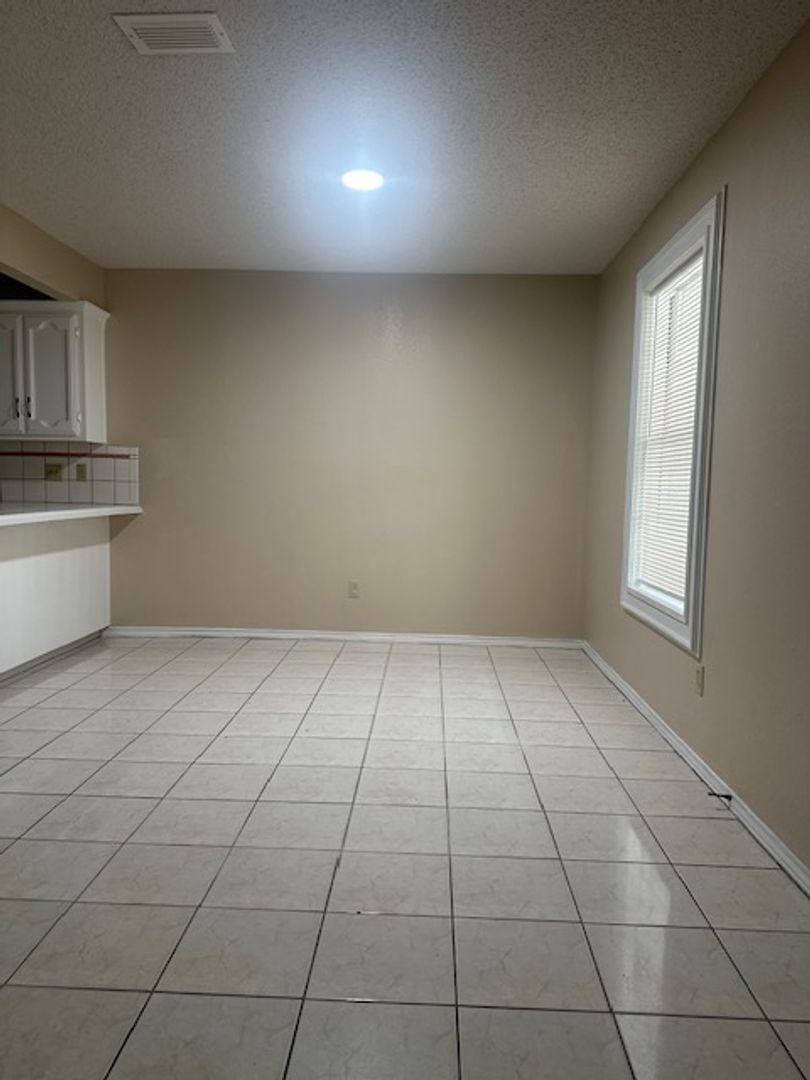 Apartment for rent at 1901 Japonica Ave, McAllen, TX 78501