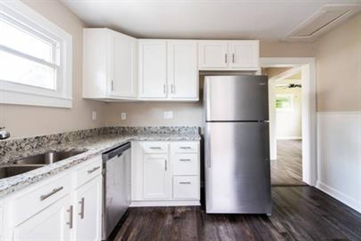 Apartment for rent at 104 E Madison St, La Grange, KY 40031