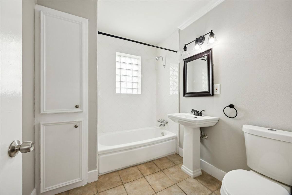 Apartment for rent at 3618 Garrott St, Houston, TX 77006