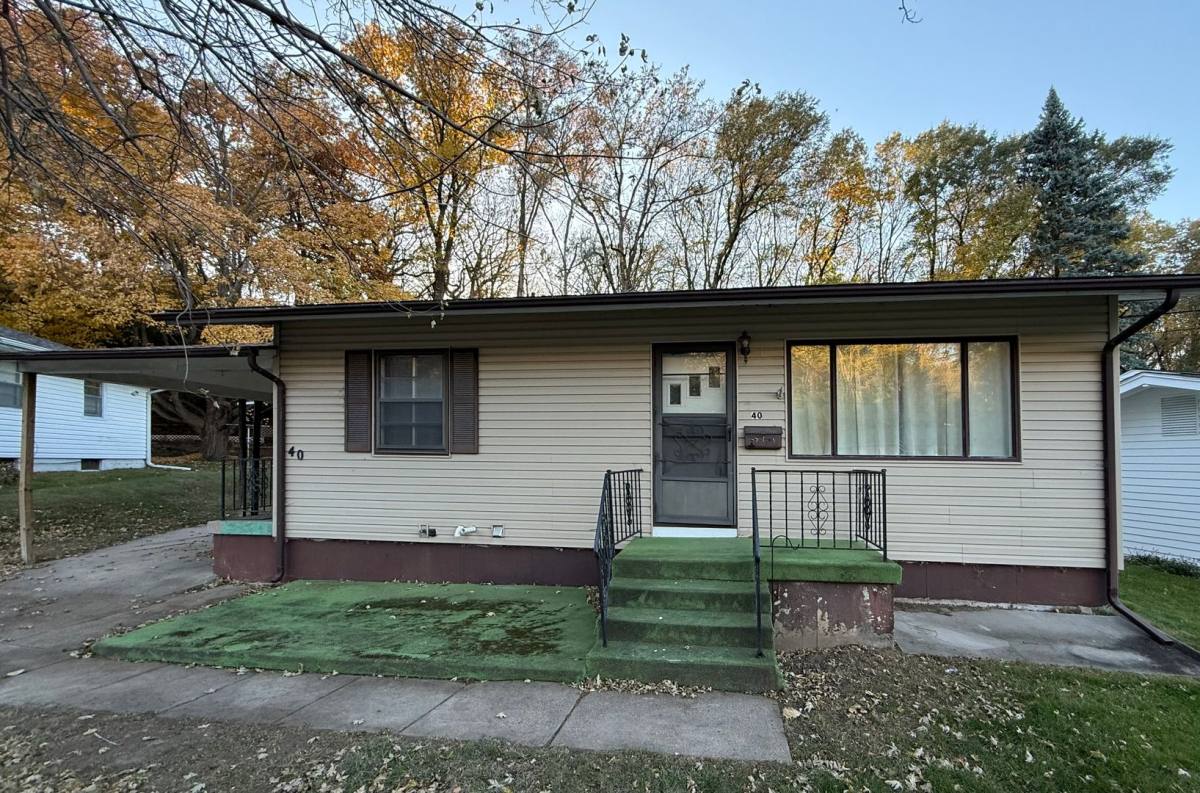 House for rent at 40 Lynnwood Dr, Council Bluffs, IA 51503