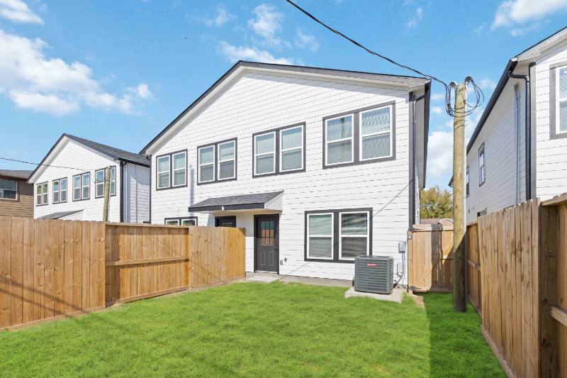 Townhouse for rent at 9913 Porto Rico Rd, Houston, TX 77041