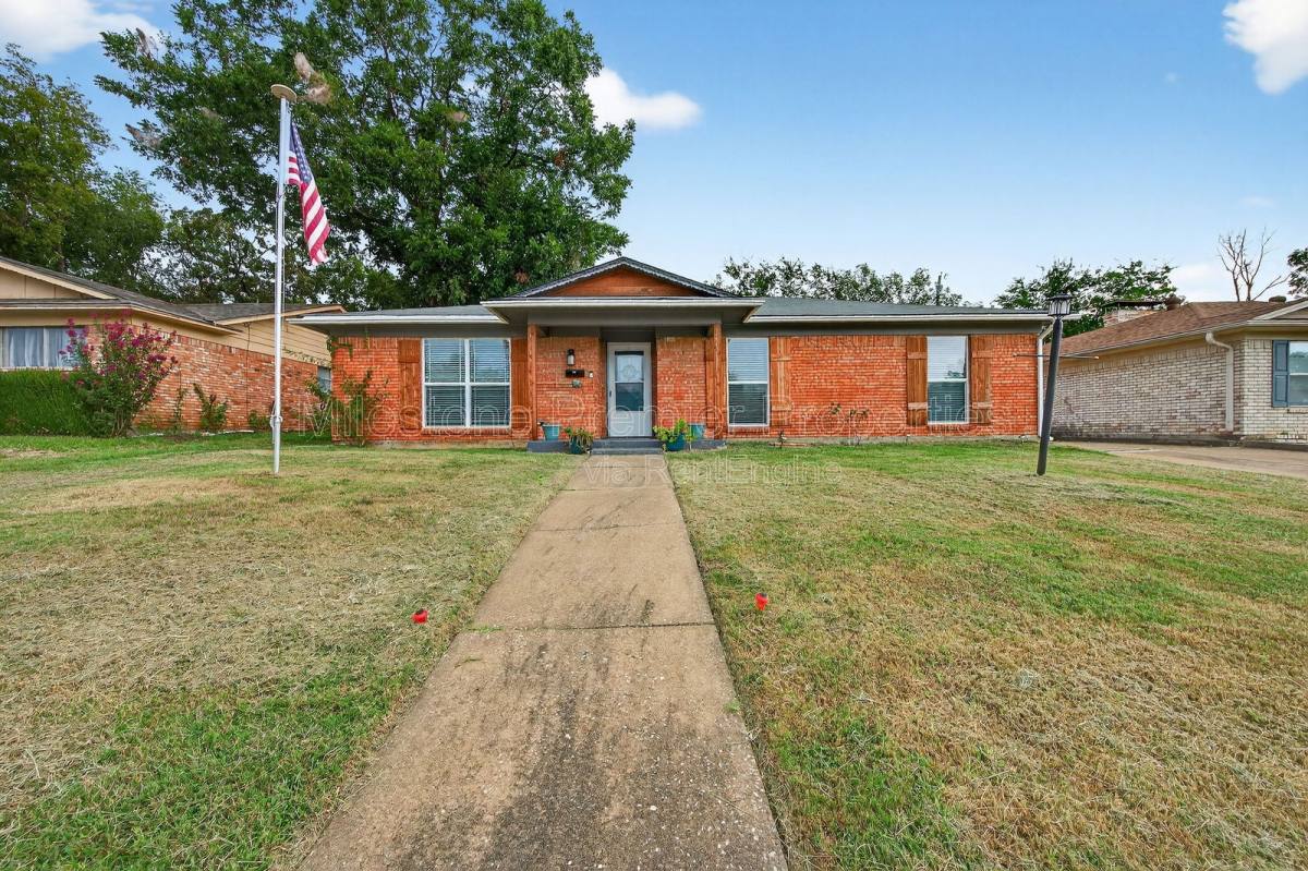 112 S Wood Ave, Denison, TX 75020 - House For Rent - Image 1