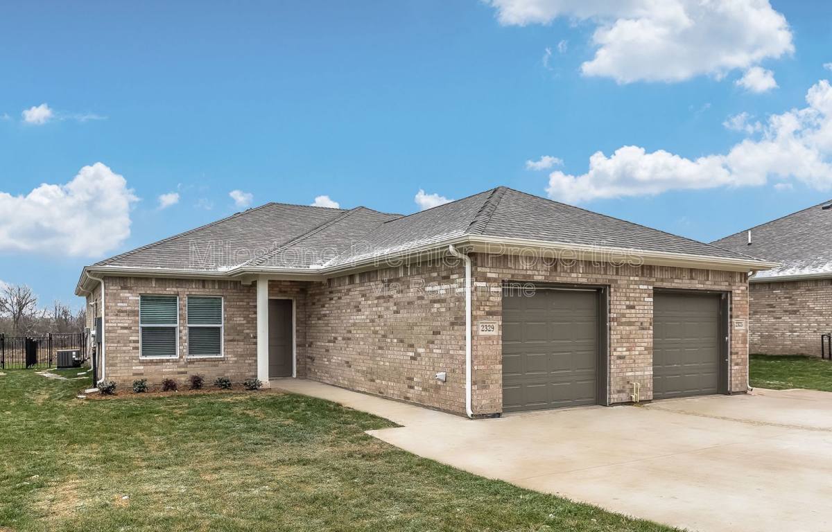 Apartment for rent at 2407 N Hickory St, Sherman, TX 75092