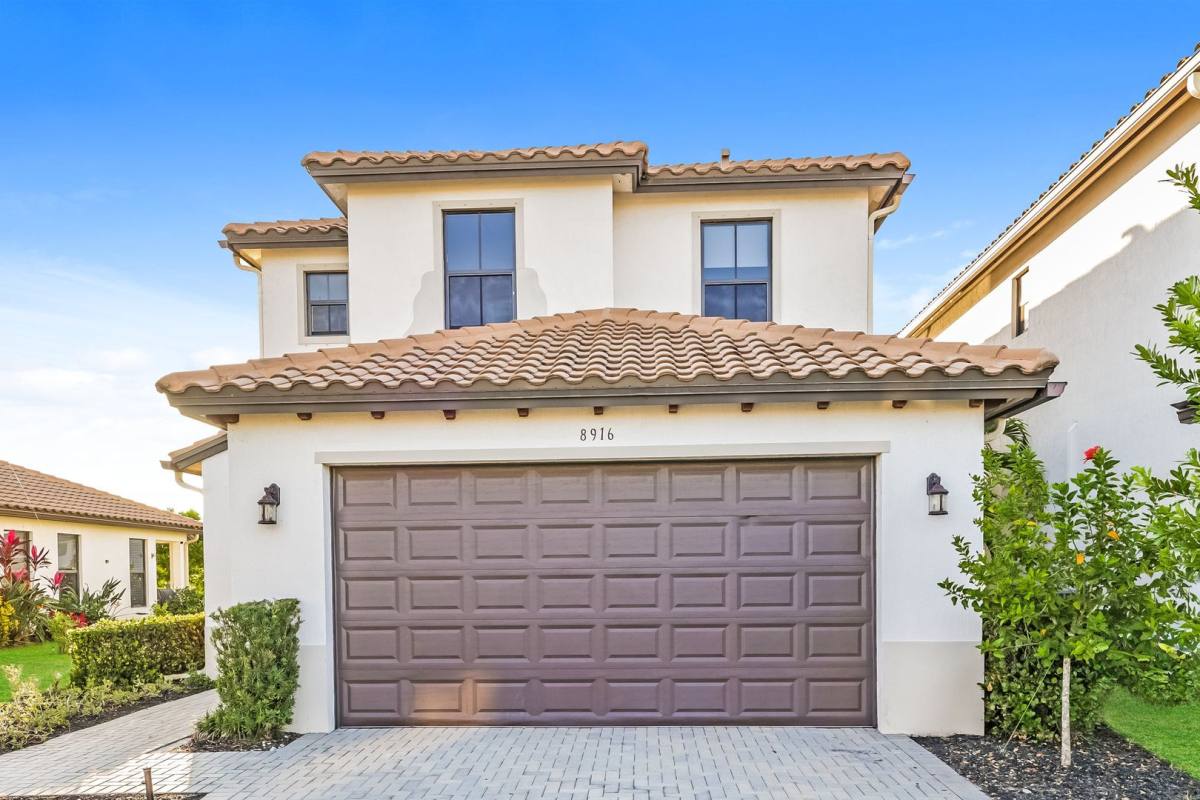 House for rent at 8916 Madrid Circle, Naples, FL 34104