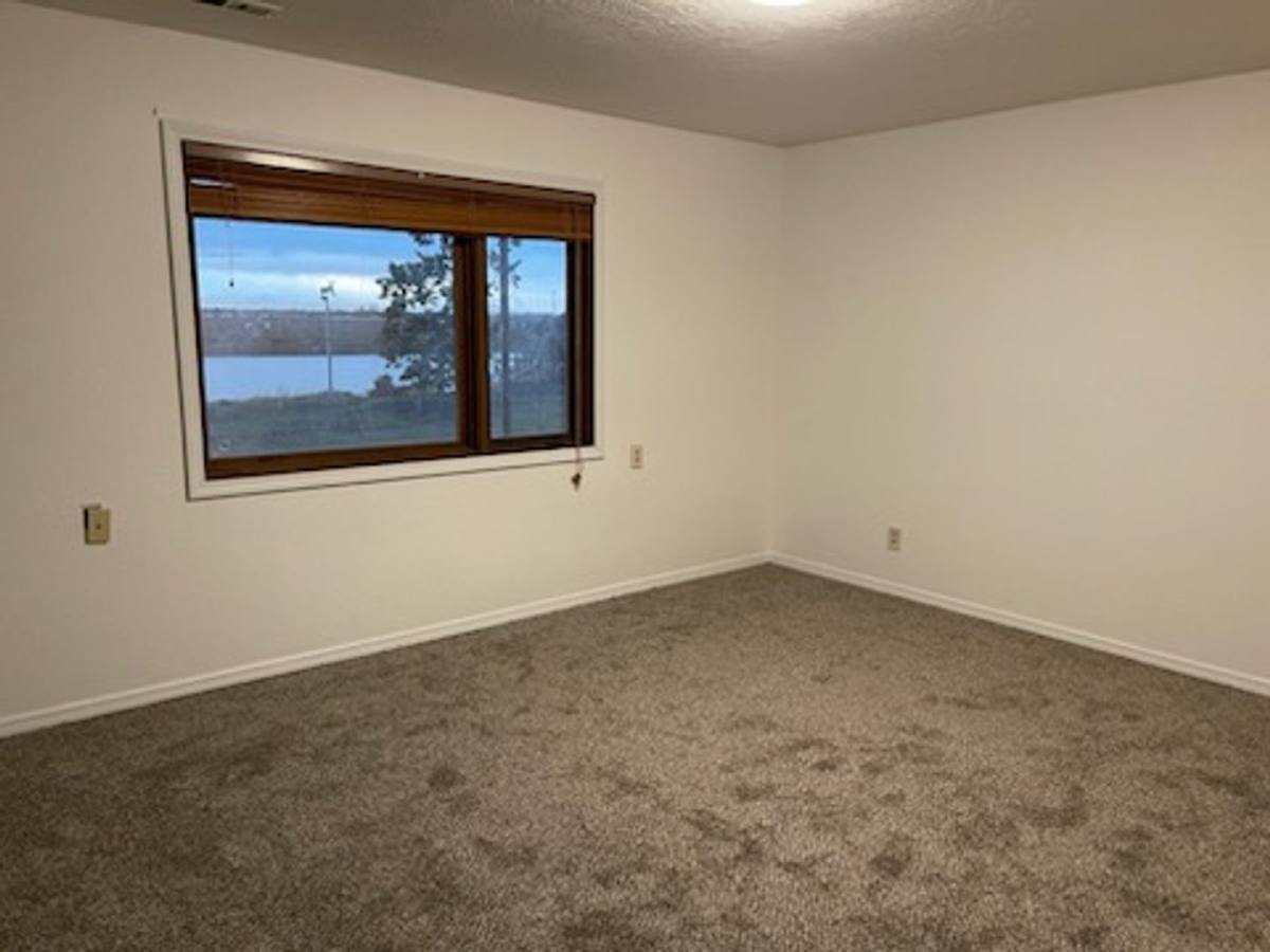 House for rent at 310 N Crestview Dr, Moses Lake, WA 98837