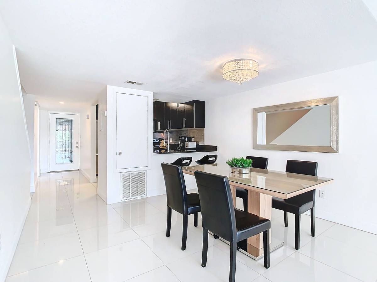 Townhouse for rent at 5415 Vineland Rd #CYP1, Orlando, FL 32811