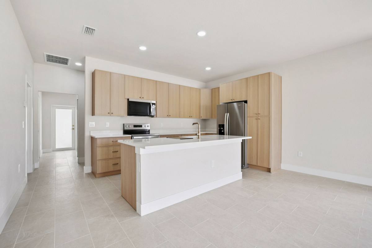 Townhouse for rent at 4873 29th St SW, Lehigh Acres, FL 33973