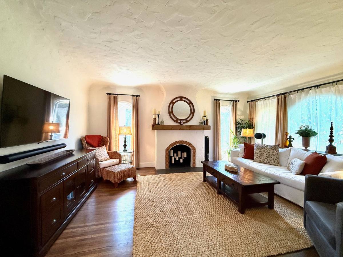 House for rent at 1622 Villa Ave, Santa Barbara, CA 93101