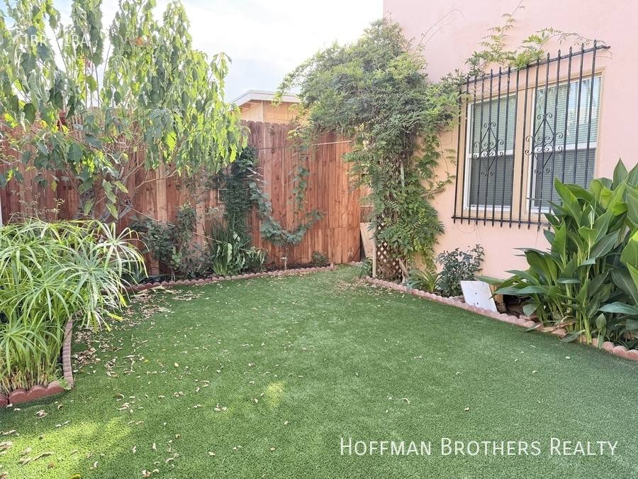 Apartment for rent at 1022 N Berendo St #3, Los Angeles, CA 90029