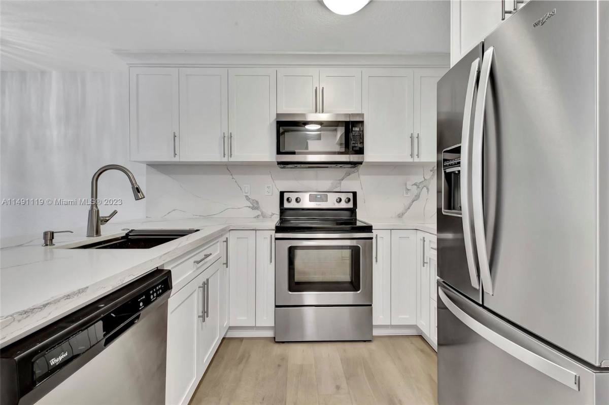 3130 Bird Ave, Miami, FL 33133 - Townhouse For Rent - Image 1