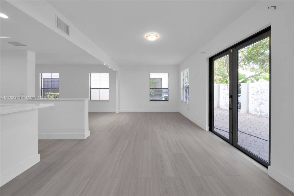 Townhouse for rent at 3041 Indiana St #10, Miami, FL 33133